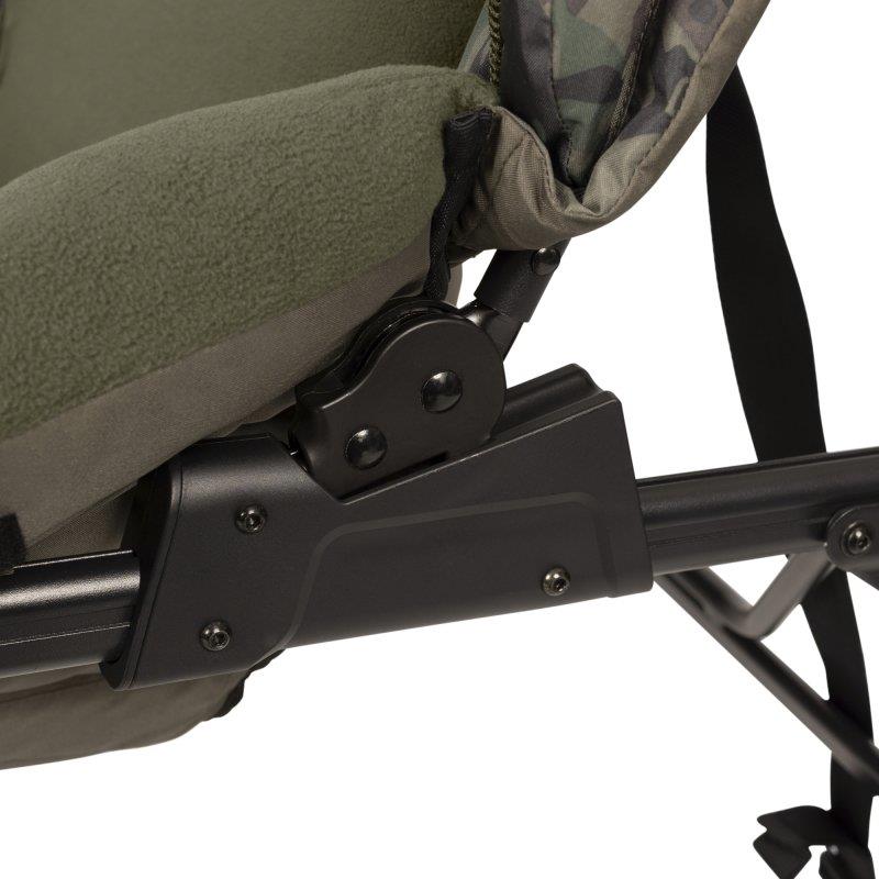 Trakker Levelite Camo Colossus Recliner Chair
