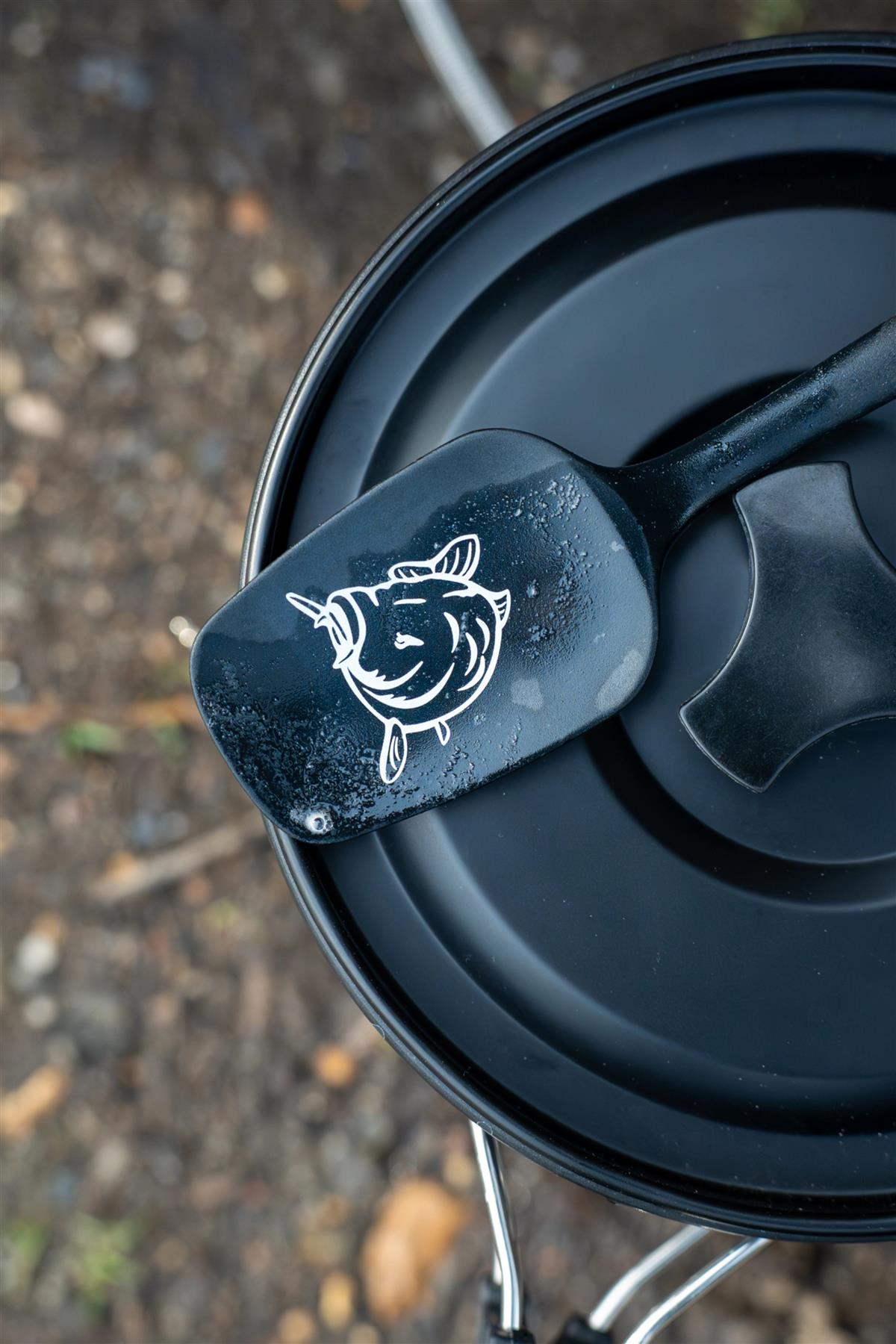 CarpLife Night Forge Saucepan & Spatula