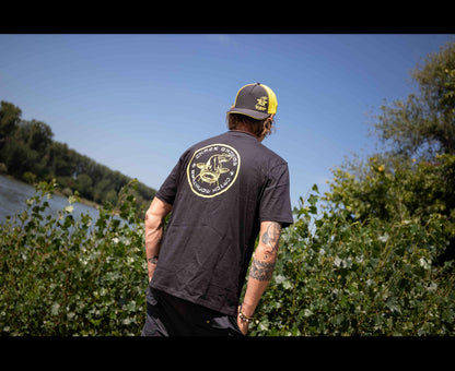 Black Cat Chase Dreams Black Tee