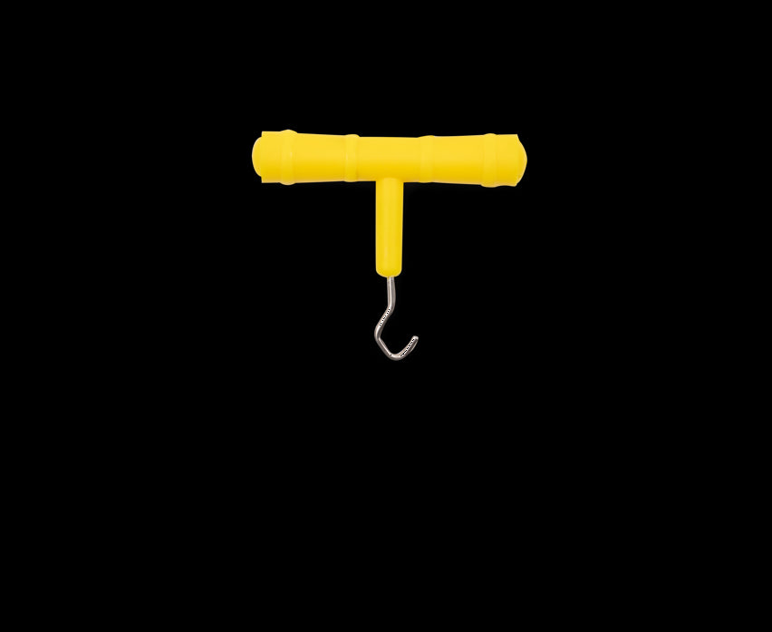 Black Cat Knot Puller