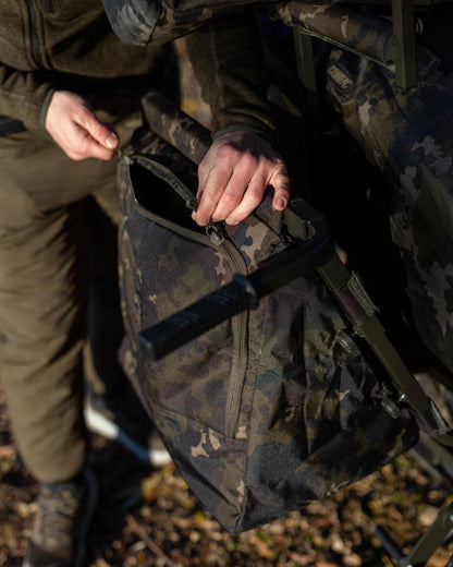 Carp Porter Handle Bar Bag Dark Kamo
