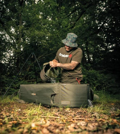 Trakker Sanctuary Deluxe Oval Crib XL