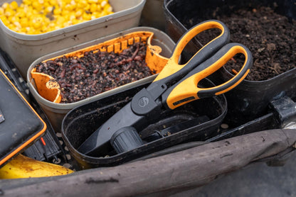 Guru Worm Scissors
