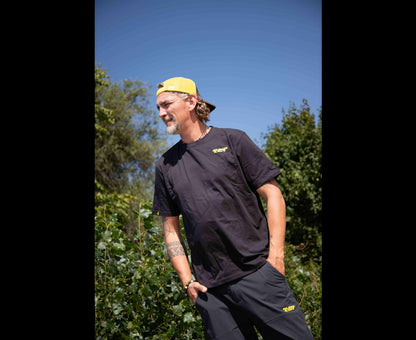 Black Cat Chase Dreams Black Tee