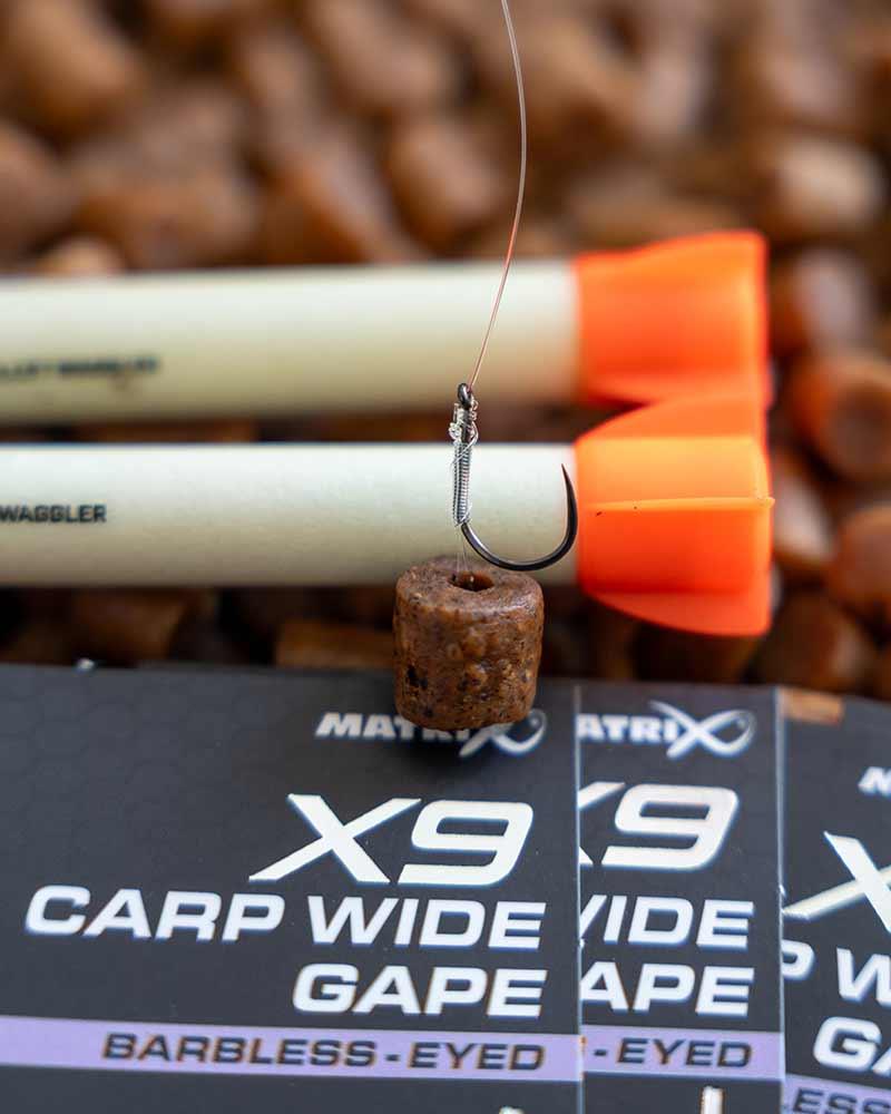Matrix X9 Carp Wide Gape Hook - Eyed Barbless