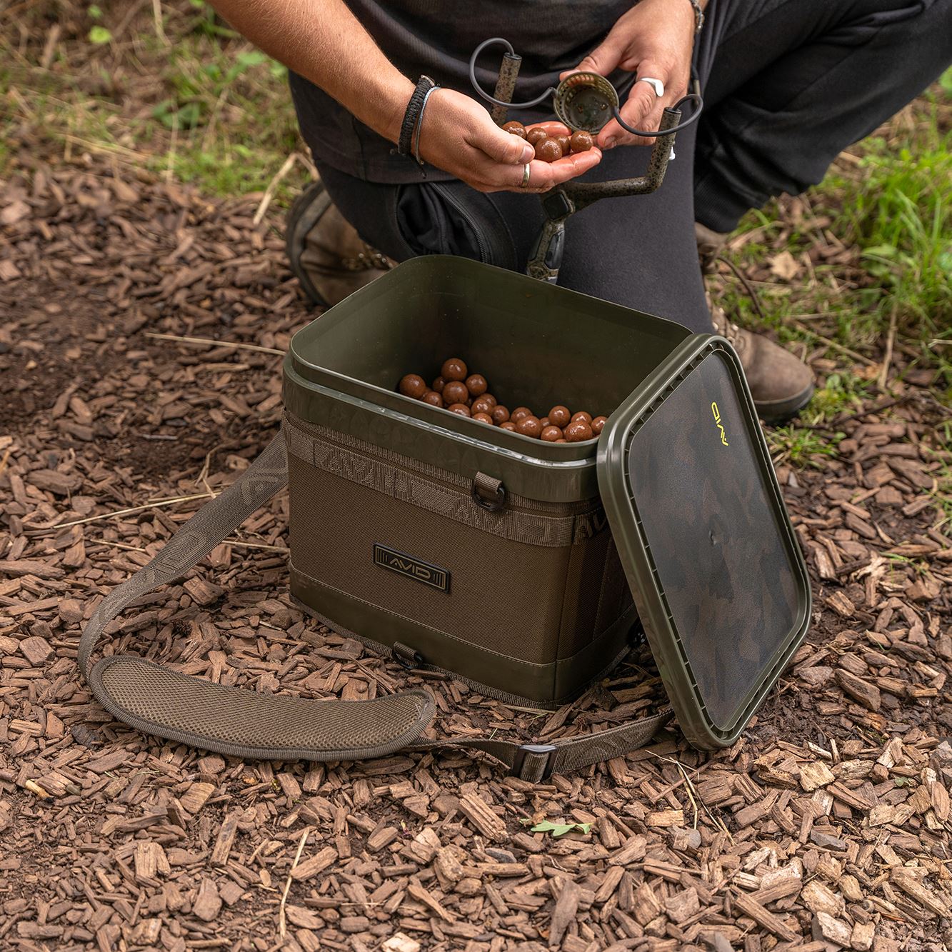 Avid Compound Bucket & Pouch Caddy