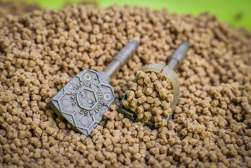 Fox Matrix Interchanged Pellet Feeder Medium 40g x5